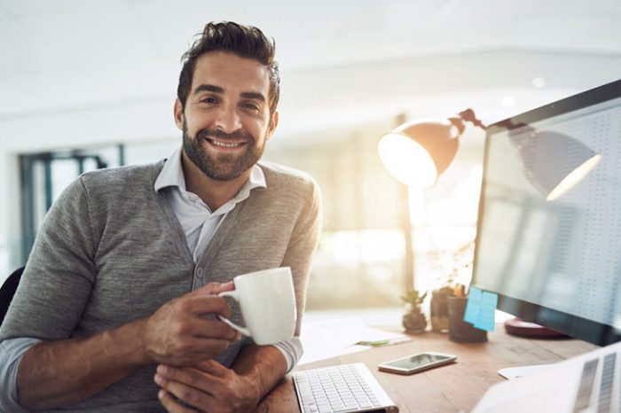 Professionisti e insegnanti finalmente online, apre il sito delle consulenze immediate in video chat.